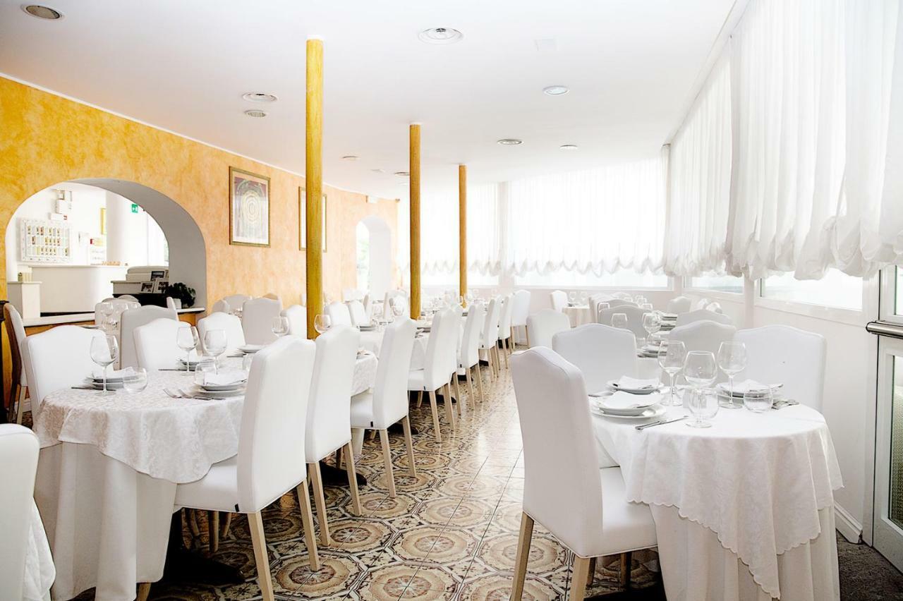 Hotel Iva Diano Marina Exterior photo
