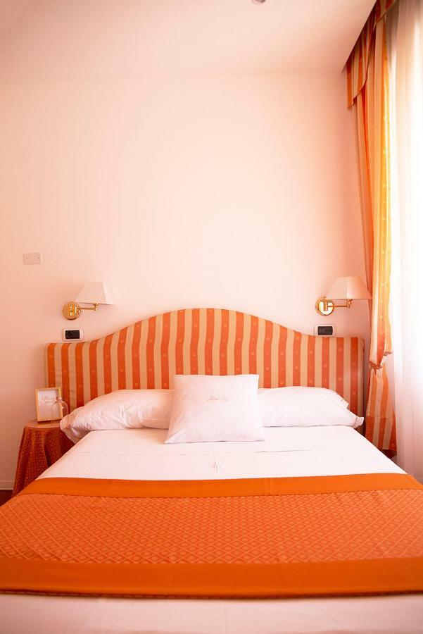 Hotel Iva Diano Marina Exterior photo